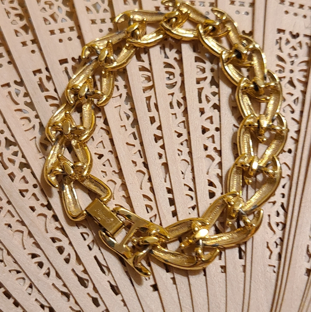 Ladies Bracelet for sale - Picture 2 of 8